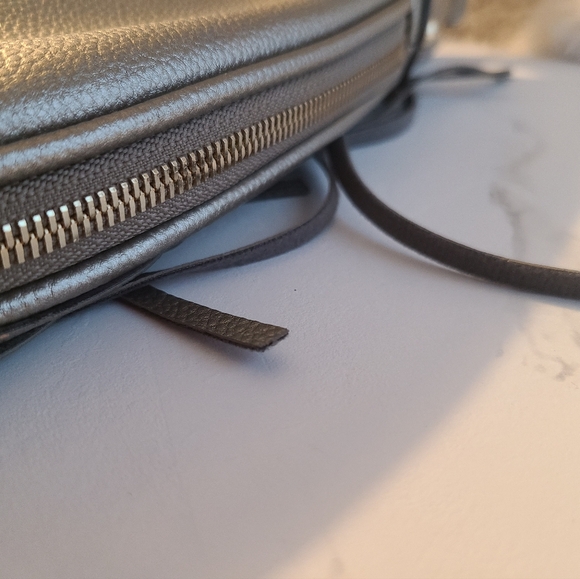 NWOT - SILVER, EXPANDABLE HANDBAG WITH FRINGE - Picture 6 of 15